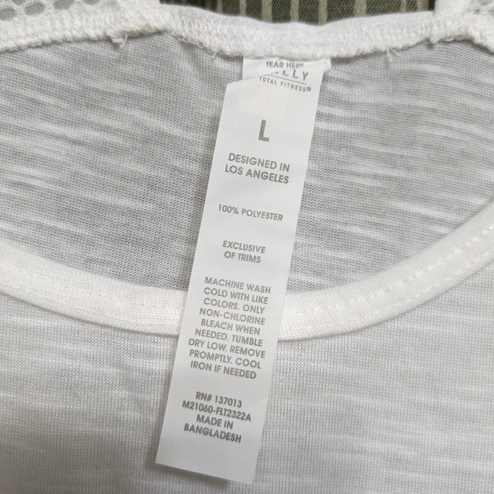 Womens L White Bally Active T Scoop neck, mesh trim, short sleeve - Picture 3 of 5